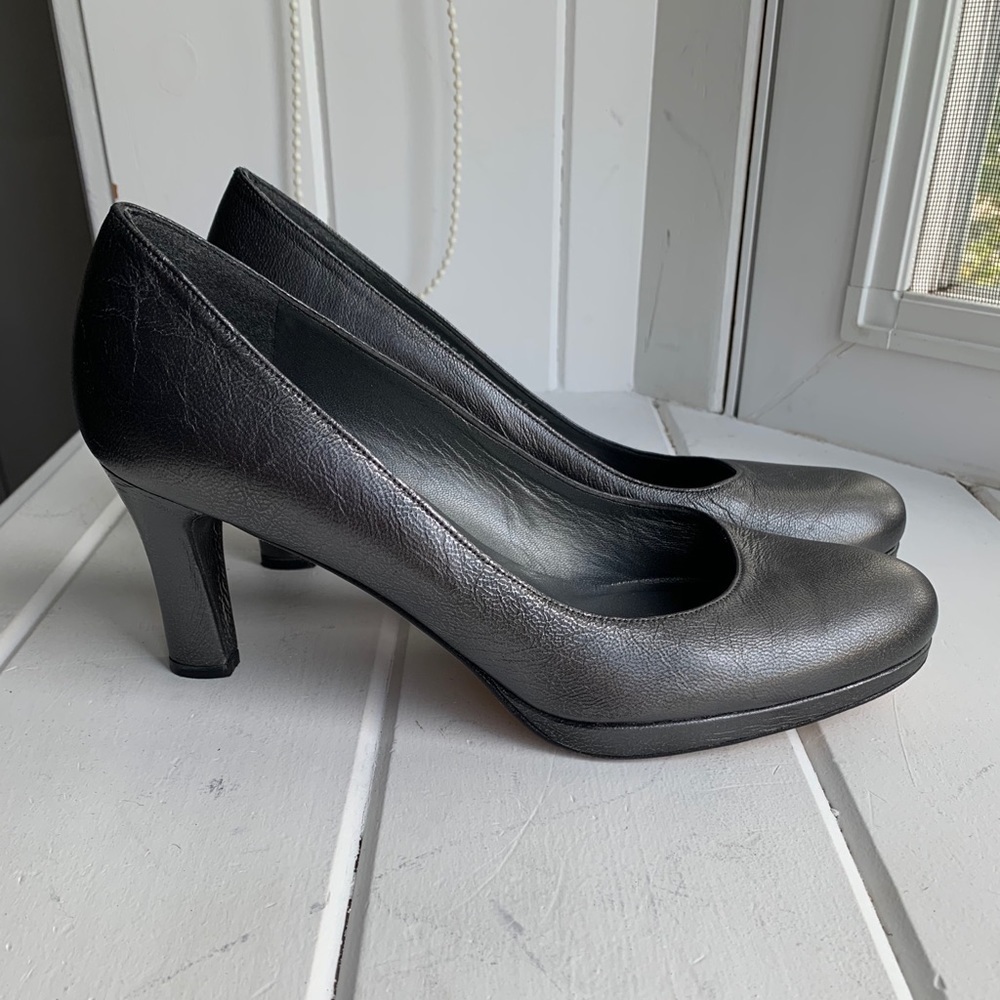 Stuart Weitzman dark grey silver pumps size 8.5